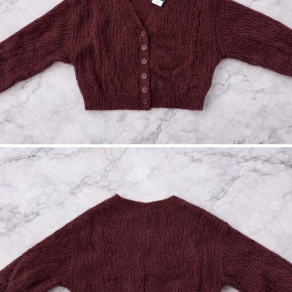 Abercrombie & Fitch Sweaters - New with Tags Abercrombie & Fitch Cropped Cardigan